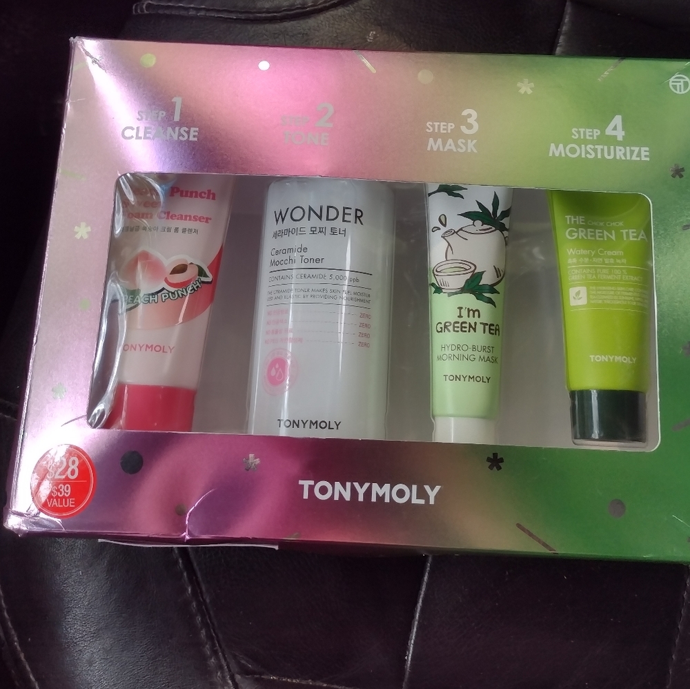 TONYMOLY facecare gift set